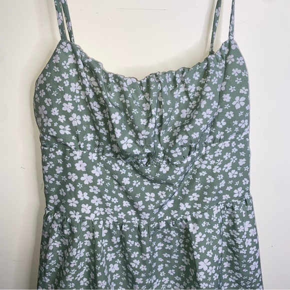 Princess Polly Size 4 Mint Green Shorts Romper With Smocked Stretchy Back - Picture 2 of 9